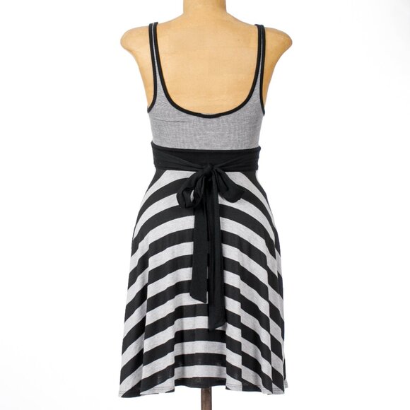 Black and White Dress - Picture 2 of 4